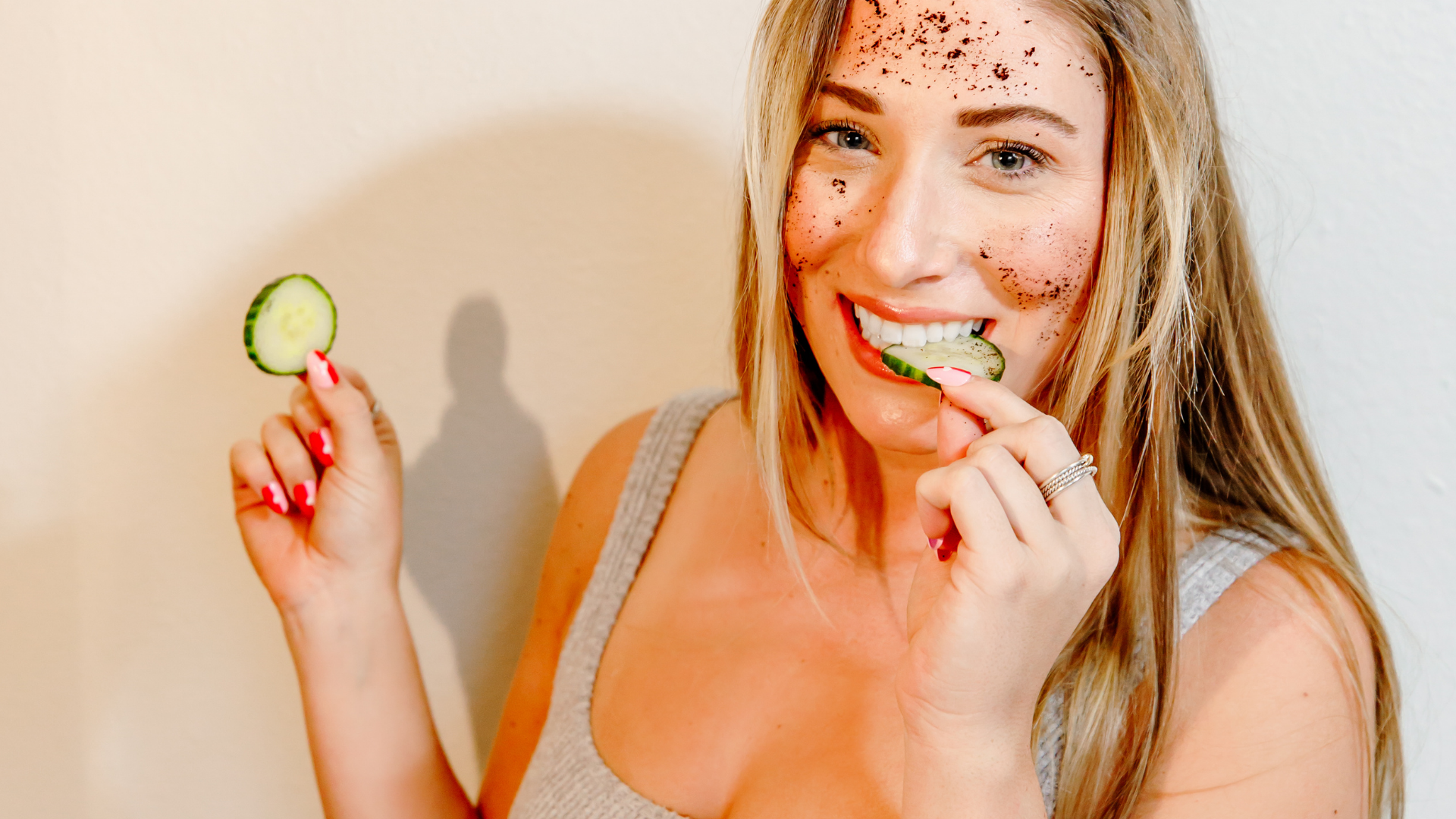 How to Unlock Youthful Skin Using a Body Scrub With Coffee Grounds